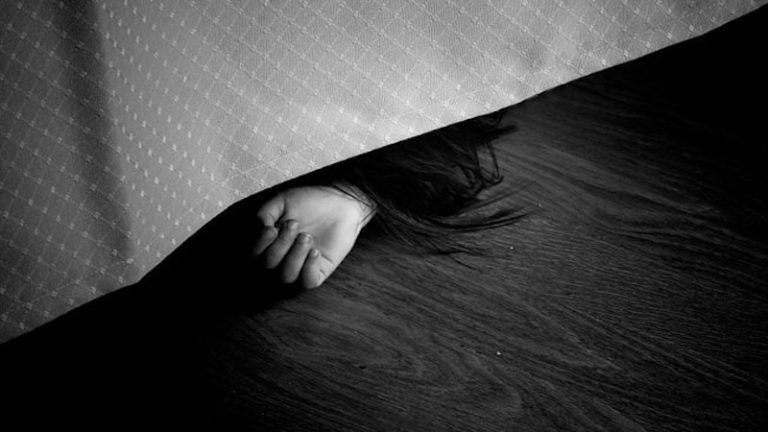 फंदे से लटकी लड़की, हाथ पर ‘अकबर’ के नाम की मेहंदी… ईद का मेला घूमने गई थी नाबालिग, पिता बोले – जंगल में ले जाकर हुआ सामूहिक बलात्कार