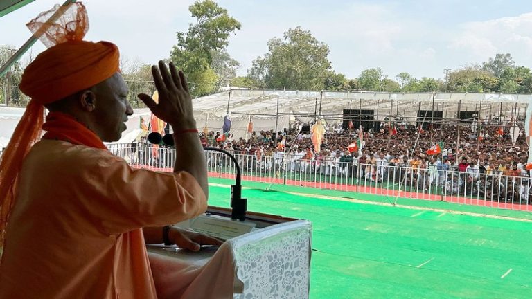 ‘उल्टा लटका देते हैं मिर्ची का छौंका’: कठुआ में CM योगी ने बताया UP में कैसे खत्म की गुंडागर्दी, बोले- अब पटाखा फूटने पर भी सफाई देने लगता है पाकिस्तान