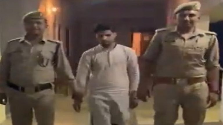 नाबालिग लड़की से कई बार बलात्कार करने वाला मौलाना गिरफ्तार: माँ के सामने बोलता था बहन, कमरे में बुला कर उतारता था कपड़े, गर्भपात भी कराया