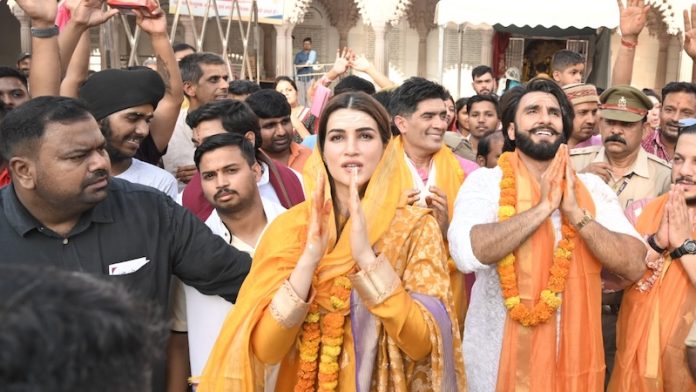 रणवीर सिंह, कृति सेनन, मनीष मल्होत्रा, काशी विश्वनाथ मंदिर