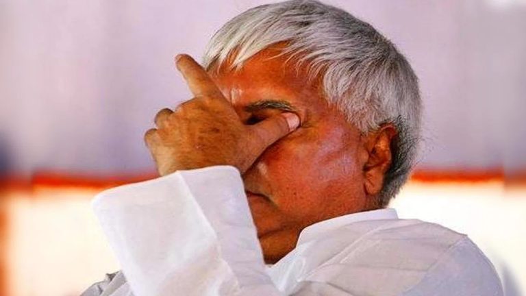 जिस मामले में 26 साल से फरार हैं लालू प्रसाद यादव, उस केस में कोर्ट ने जारी किया गैर जमानती वारंट: बिहार के पूर्व CM पर है अवैध हथियार खरीदने का आरोप
