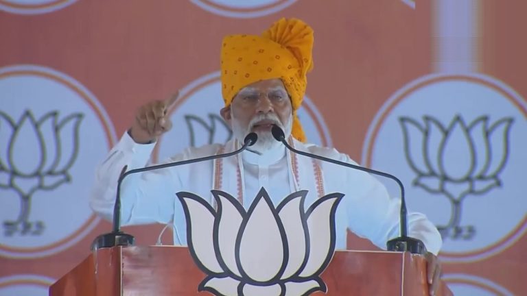 ‘माँ-बहनों का सोना लेकर घुसपैठियों में बाँटना चाहती है कॉन्ग्रेस, अर्बन नक्सलियों के चंगुल में पार्टी’: PM मोदी ने याद दिलाया ‘देश की संपत्ति पर पहला हक़ मुस्लिमों का’ वाला बयान