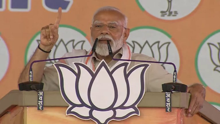 ‘भ्रष्टाचार की छूट नहीं मिल रही, तो कॉन्ग्रेसी मेरा सर फोड़ने की दे रहे धमकी’: बस्तर की जमीन से PM मोदी ने ‘गुरु’ बलिराम कश्यप को किया याद