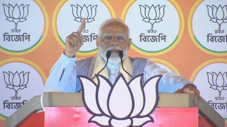 संदेशखाली के अत्याचार, केंद्र की योजनाओं पर ब्रेक, केंद्रीय एजेंसियों पर हमले… जलपाईगुड़ी में PM मोदी ने बंगाल की ममता सरकार का किया हिसाब, कहा- TMC को सबक सिखाना जरूरी