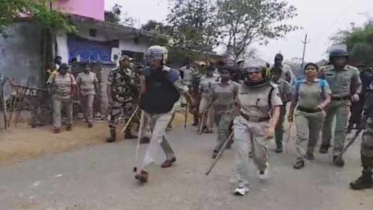 बालासोर में हनुमान जयंती की शोभा यात्रा पर पथराव, उपद्रवियों ने SP की गाड़ी का शीशा भी फोड़ा: 4 घायल, पिछले साल भी हुई थी ऐसी हिंसा