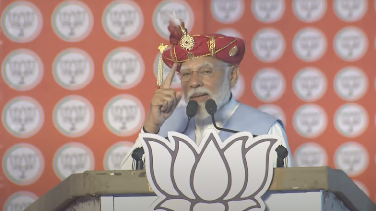 ‘दुनिया मानती थी शिवाजी महाराज की नौसेना का लोहा, हमने इंडियन नेवी के झंडे से हटाया अंग्रेजों का निशान’: महाराष्ट्र में बोले PM मोदी – शहजादे कहते हैं खटाखट-ठकाठक