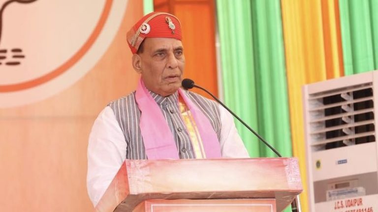 ‘सूअर खाओ.. हाथी-घोड़ा खाओ.. दिखा कर क्या संदेश देना चाहते हो?’: बिहार में गरजे राजनाथ सिंह, कहा – किसने अपनी माँ का दूध पिया है जो मोदी को जेल में डाल दे