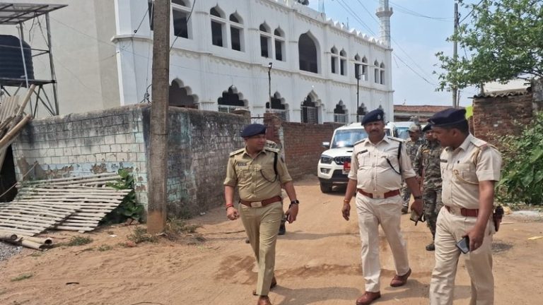 रामनवमी जुलूस से पहले राँची में पुलिस ने किया निरीक्षण, ड्रोन ने पकड़े छतों पर जमा किए गए पत्थर: मस्जिदों-मदरसों पर भी नजर