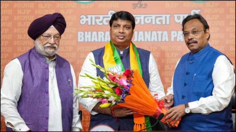 ‘जिनके नाम में राम है, वे सनातन के अपमान पर चुप रहने को कहते थे’: BJP में आते ही रोहन गुप्ता ने कॉन्ग्रेस की पोल-पट्टी खोली, टिकट मिलने के बाद भी छोड़ दिया था हाथ का साथ