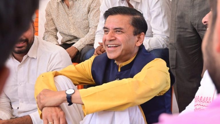 IIT से इंजीनियरिंग, स्विटरजरलैंड से MBA, ‘जागृति’ से युवाओं को बना रहे उद्यमी… BJP ने देवरिया में यूँ ही नहीं शशांक मणि त्रिपाठी को दिया टिकट, दशकों से जमीन पर कर रहे काम