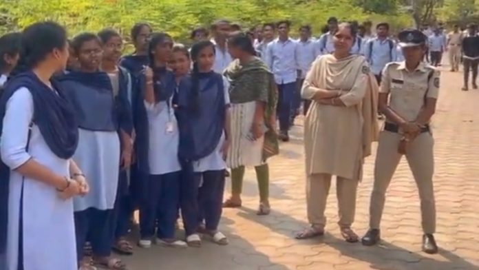 आंध्र प्रदेश विशाखापट्टनम छात्रा