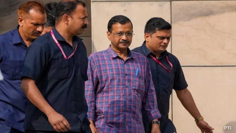 अभी तिहाड़ जेल से बाहर नहीं आ पाएँगे दिल्ली के CM अरविंद केजरीवाल, हाई कोर्ट ने बेल पर लगाई रोक: ED ने बताया- अब तक मोबाइल का पासवर्ड नहीं दिया