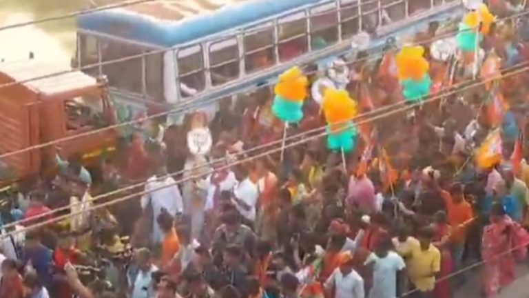 संदेशखाली में उमड़ा भगवा सैलाब, ‘जय भवानी-जय शिवाजी’ के नारों से गूँजा 4 किमी लंबा जुलूस: लोग बोले- बंगाल में कमल खिलना तय