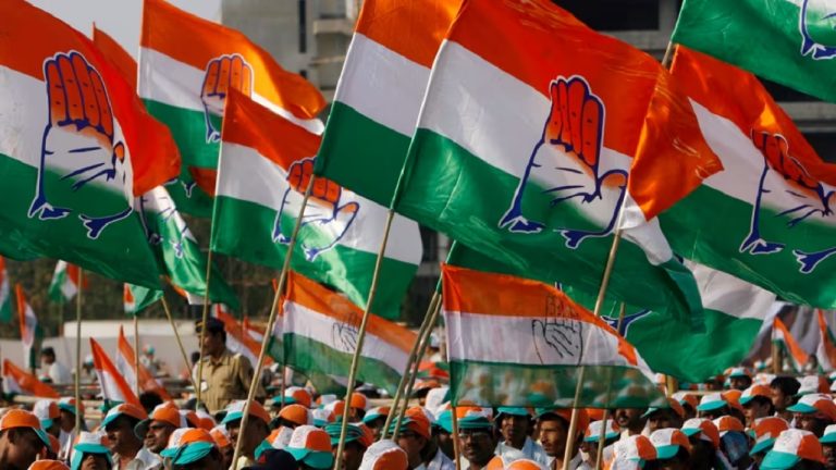 टिकट देकर वापस माँग रही कॉन्ग्रेस, उम्मीदवार दिखा रहे ठेंगा: अब अपने ही प्रत्याशियों के खिलाफ चुनाव प्रचार कर रही पार्टी