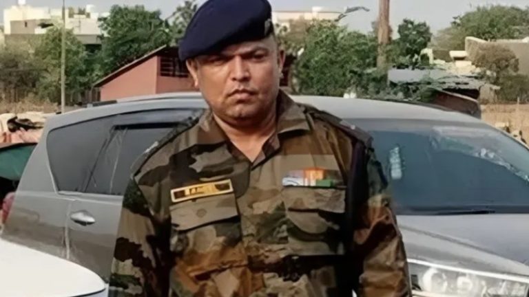 फर्जी मेजर बनकर मोहम्मद फारूक दिखा रहा था पुलिस को भौकाल, तलाशी हुई तो निकला शराब तस्कर: महाराष्ट्र में गिरफ्तार, लाखों की दारू बरामद
