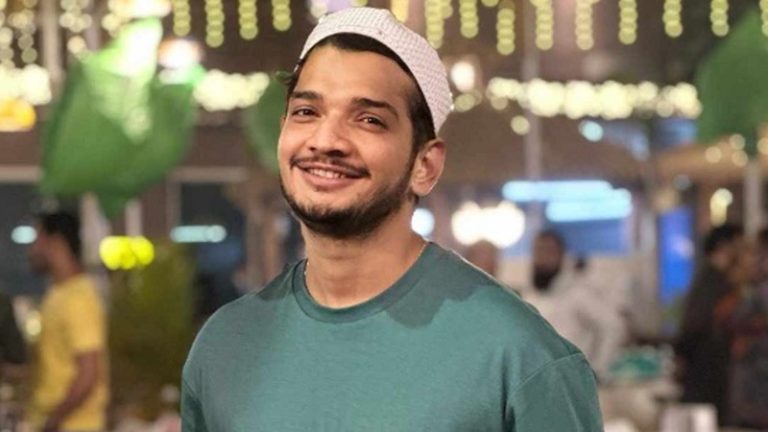 बुलाया किसी ने, खाने कहीं और चले गए मुनव्वर फारुकी… इतने अंडे पड़े कि तिलमिला उठा हिंदूफोबिक कॉमेडियन, देखें Video