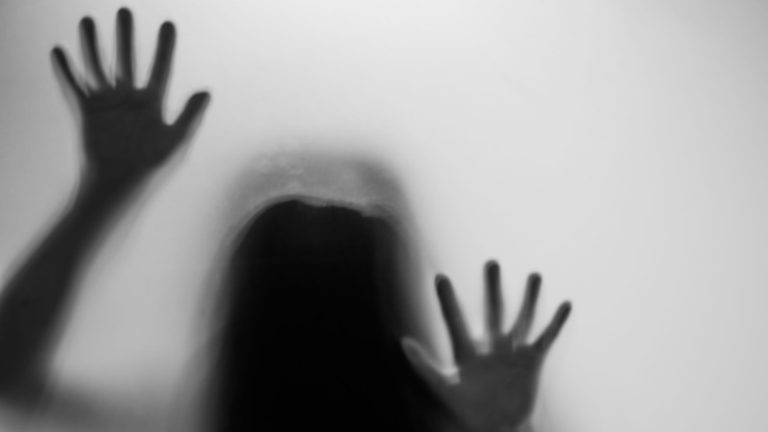 कुमकुम नहीं लगाना, बुर्का पहनो… पति को तलाक देकर इस्लाम कबूलो: कर्नाटक में रफीक ने बीवी के सामने किया दलित महिला का रेप, 7 पर केस दर्ज