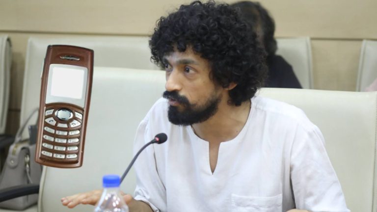 जो पुराना फोन आप यूज नहीं करते उसके बारे में मुझे बताइए… कहीं अपनी ‘दुकानदारी’ में आपकी गर्दन न नपवा दे न्यूजलॉन्ड्री वाला ‘झबरा’