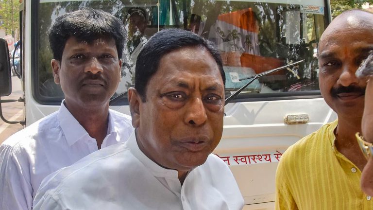 झारखंड के कॉन्ग्रेसी मंत्री आलमगीर आलम को ED का समन: PS के ठिकानों से मिल चुकी है 35 करोड़ से ज्यादा की नकदी, फ्लैट में भरे पड़े थे नोट