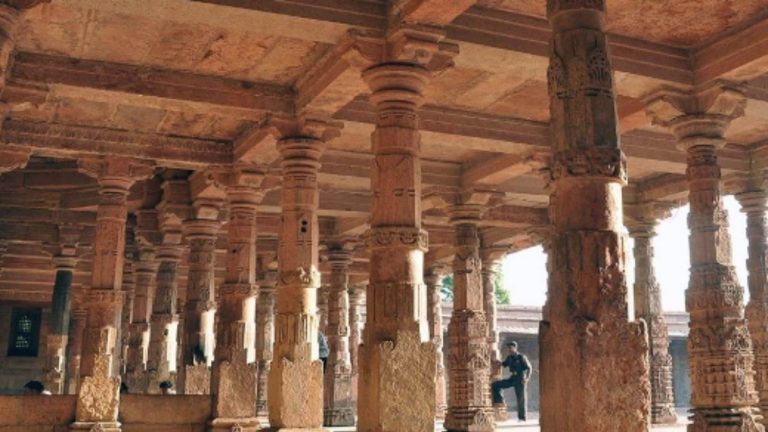भोजशाला में ASI सर्वे में मिला पाषाण अवशेष, भगवान सूर्य के आठों पहर के बने हैं चिन्ह: मजार बना मुस्लिम पढ़ने लगे नमाज, माँ सरस्वती का है मंदिर