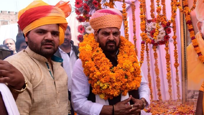 बृजभूषण शरण सिंह और करण भूषण शरण सिंह