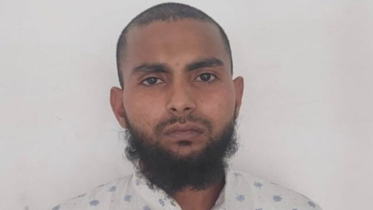मौलाना ने तड़ी वाली मस्जिद के भीतर 20 साल की लड़की से किया रेप, इस्लाम में ‘हराम’ फोटो-वीडियो भी बनाई… फिर 2 साल तक लगातार करता रहा दुष्कर्म