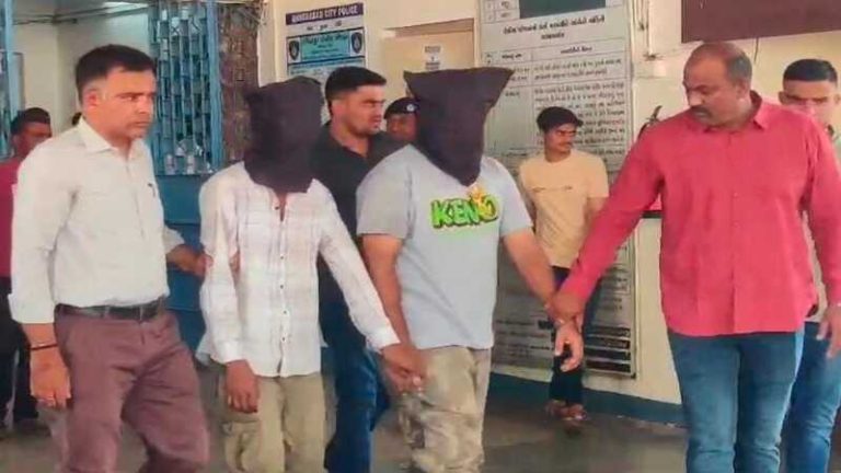 सरकारी कर्मचारी को पीटने वाले 2 हमलावर धराए, मदरसे का सर्वे करने पर मुस्लिम भीड़ ने की थी मारपीट: प्रिंसिपल के साथ हुई थी लूटपाट भी