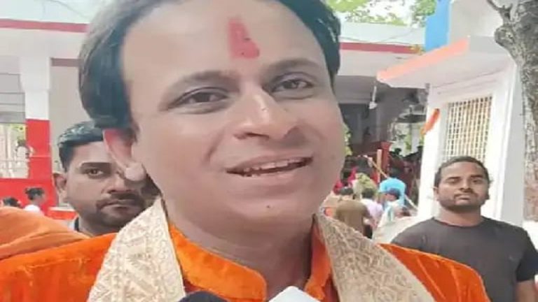 हैदर से हरि नारायण बनने पर इस्लामिक कट्टरपंथी देने लगे जान से मारने की धमकी, घर पर किया पथराव: इंदौर में पड़ोसी जीने नहीं दे रहे, सुरक्षा की गुहार