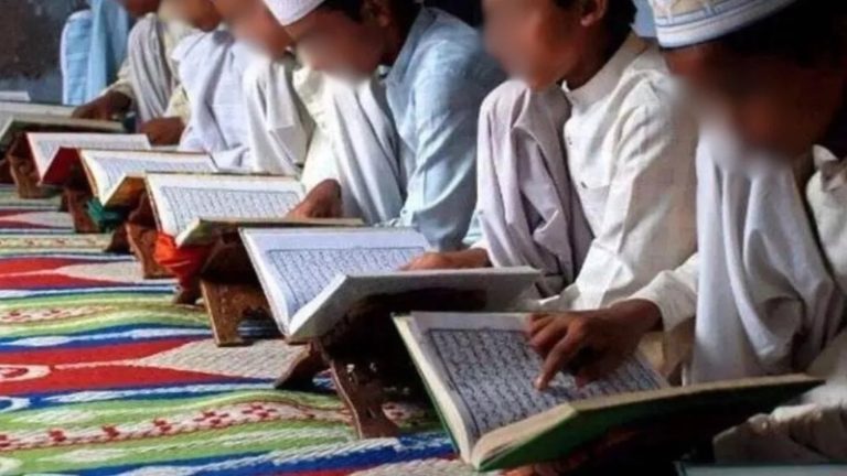 हिंदू गंदे हैं, इसलिए उनका पुनर्जन्म होता है… हाफिज जन्नत ले जाता है: दरभंगा के इरफान-अफगान चला रहे थे अवैध मदरसा, जकात के पैसे से खरीद रहे अपने लिए जमीन