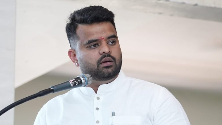 ‘परिवार और कार्यकर्ताओं से माफ़ी माँगता हूँ’: सेक्स स्कैंडल में फँसे JDS सांसद प्रज्वल ने बताया कब SIT के सामने होंगे पेश, बोले – मेरे खिलाफ रची गई साजिश