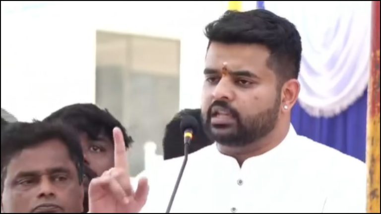 प्रज्वल रेवन्ना के खिलाफ लुकआउट नोटिस, भारत आते ही होंगे गिरफ्तार: कर्नाटक सेक्स स्कैंडल में SIT ने जल्द पेश होने को कहा