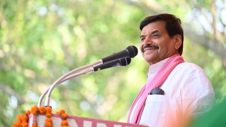 ‘BJP को बड़े मार्जिन से जिताना है’: ‘चाचा’ शिवपाल सिंह यादव ने अखिलेश के सामने ही मंच से कर दी अपील, बंगाल में अधीर रंजन ने भी कहा था – भाजपा को वोट देना बेहतर