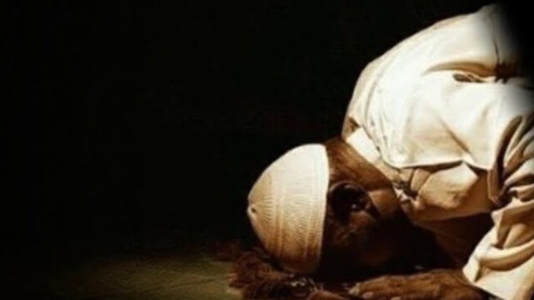 कमर दर्द का इलाज कराने आया दंपति, हकीम ने दिया ऐसा ‘चूरन’ कि करने लगा अल्लाह-अल्लाह!