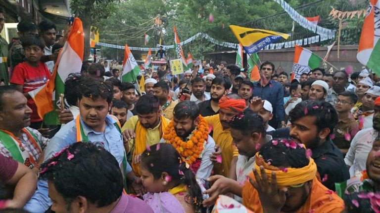 ‘जो भारत के सैनिकों को रेपिस्ट बताता है, उसका बढ़िया इलाज कर दिया है’: कन्हैया कुमार को दिल्ली में पड़े थप्पड़, कभी बिहार में भी हर दूसरे दिन पड़े थे अंडे-मोबिल