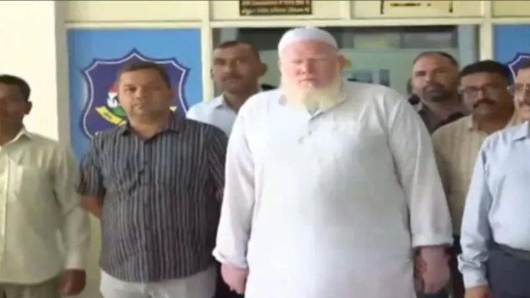 हिंदू नेता की हत्या की साजिश में मौलवी अबु बक्र गिरफ्तार, विदेशी नंबर का कर रहा था इस्तेमाल: ‘हिंदू संगठन उड़ाते हैं नबी का मजाक, सही करने की जरूरत’
