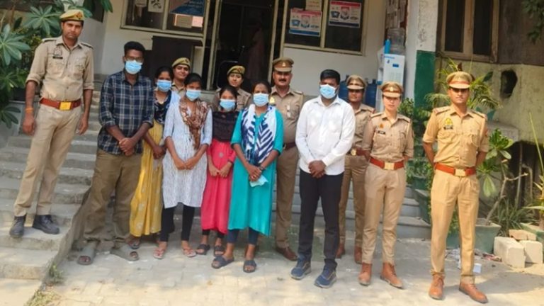बाइबल पढ़ने हमारे घर आओ… नोएडा में मॉल के बाहर चल रहा था धर्मांतरण का रैकेट: छात्रा को ईसाई बनाने की कोशिश, 4 युवतियाँ समेत 6 गिरफ्तार
