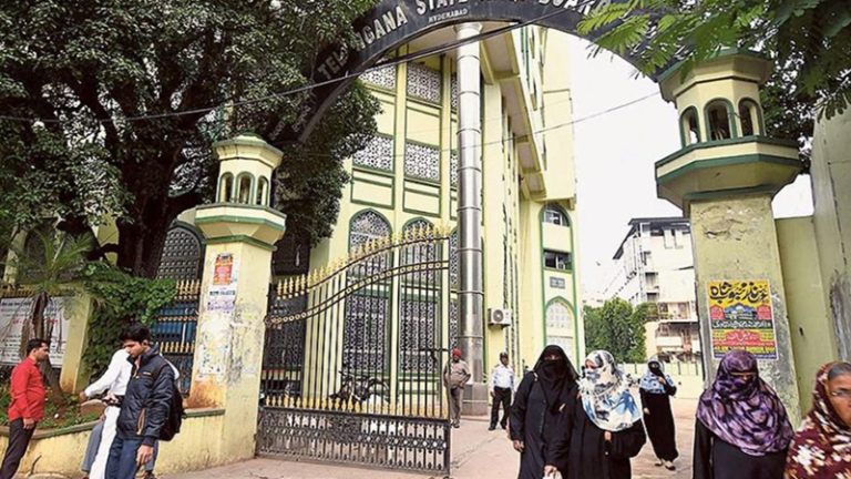 बंगाल की इंच-इंच जमीन मुस्लिमों की… स्वतंत्र भारत में सुरसा की तरह बढ़ रहा ‘मजहबी जमींदार’: इस्लामी मुल्कों में वक्फ बोर्ड का नामलेवा नहीं, यहाँ बढ़ती ही जा रही प्रॉपर्टी
