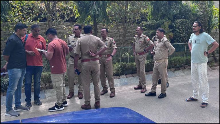पत्रकार अजीत भारती को ‘नोटिस’ देने के लिए चोरों की तरह आई कर्नाटक पुलिस, UP पुलिस ले गई अपने साथ: बेंगलुरु में FIR दर्ज कर राष्ट्रवादी आवाज को दबाना चाहती है कॉन्ग्रेस