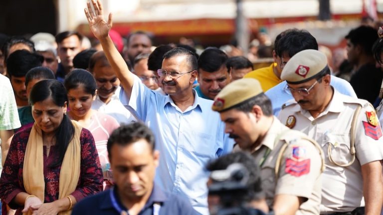 ‘डिलीट करो वीडियो’: सुनीता केजरीवाल को दिल्ली हाईकोर्ट का आदेश, पति का भाषण दिखाने के लिए रिकॉर्ड कर वायरल कर दी थी कोर्ट की कार्यवाही