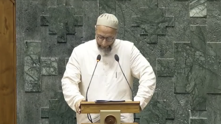 ओवैसी ने लोकसभा में लगाए ‘जय फिलिस्तीन’ के नारे, पूछा – संविधान में कहाँ लिखा है ये गलत? उधर महाराष्ट्र के सांसद को बाल ठाकरे का नाम लेने पर दोबारा लेनी पड़ी शपथ
