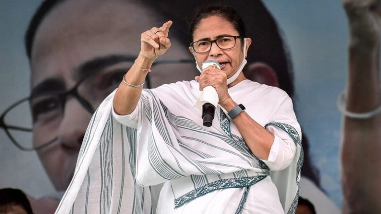 कहीं गिरफ्तार हो रहे पोलिंग एजेंट तो कहीं भड़की हिंसा; भाजपा का पश्चिम बंगाल पुलिस पर एजेंटों को प्रताड़ित करने का आरोप, चुनाव आयोग से हस्तक्षेप की माँग