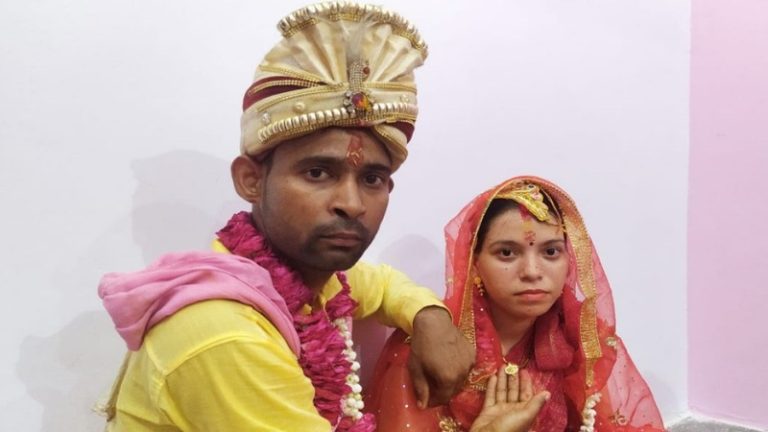 ‘हलाला से डर लगता था’: सनातन में घर-वापसी कर समरीन बनीं ‘सुमन यादव’, मित्रपाल को चुना जीवनसाथी: गायत्री मंत्र के जाप और हवन से हुआ शुद्धिकरण