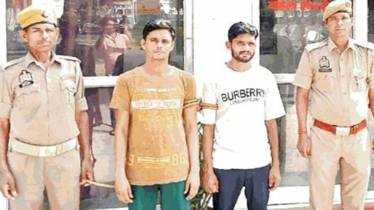मोहम्मद सरफुद्दीन की चिकन बिरयानी शॉप पर राष्ट्रीय ध्वज का अपमान: कारीगर तिरंगे से उतार रहा था पका मांस, रोकने वालों को देने लगा गालियाँ, पुलिस ने दबोचा