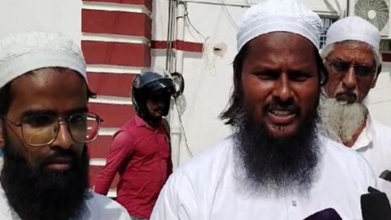 मदरसे में बच्चों से गुप्तांग धुलवाता है मौलवी, शौच के बाद नितंब साफ कराने का भी आरोप: अब्दुल हफीज के खिलाफ शिकायत, जाँच शुरू