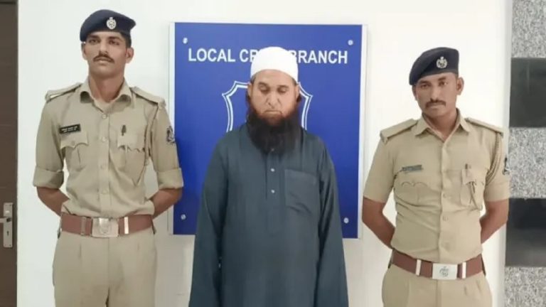 बकरीद पर गायों को कटवाना चाहता था जो मौलाना अब्दुल रहीम, ऑपइंडिया की रिपोर्ट के बाद उसे पुलिस ने किया गिरफ्तार, धर्मांतरण में पहले भी जा चुका है जेल