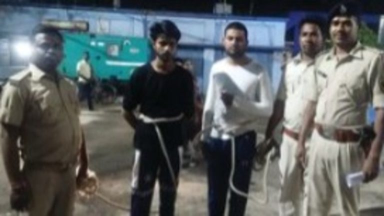 ट्रेन छूटने पर गेस्ट हाउस में रुकी थी सिक्किम की लड़की: अख्तर और अमजद ने कमरे में घुस कर किया गैंगरेप… विरोध करने पर पीड़िता के साथी को भी बाँधकर पीटा