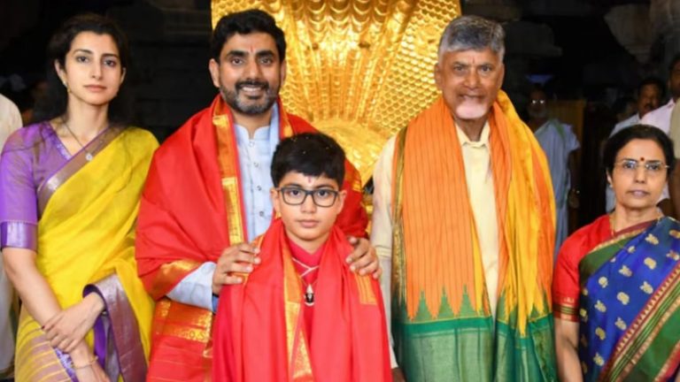 ‘देवस्थानम में भ्रष्टाचार बर्दाश्त नहीं…’: CM बनने के बाद तिरुपति पहुँचे चंद्रबाबू नायडू, भगवान वेंकटेश्वर का दर्शन कर लिया हिंदू धर्म की रक्षा करने का प्रण
