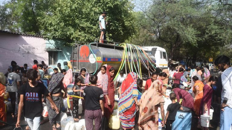 दिल्ली पुलिस को पाइपलाइन की रखवाली के लिए लगाना चाहती है AAP सरकार, कमिश्नर को आतिशी ने लिखा पत्र: घोटाले का आरोप लगा BJP ने किया प्रदर्शन