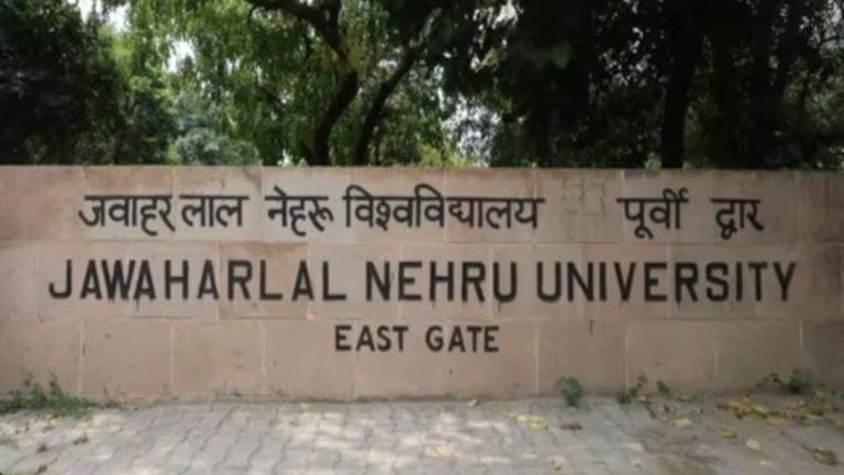 JNU प्रोफेसर ने चाइनीज में भेजे अश्लील मैसेज, सहेलियों से पूछा पीड़िता का पता: यौन उत्पीड़न से परेशान हो छात्रा ने छोड़ा कैंपस, दिल्ली पुलिस ने लिया एक्शन