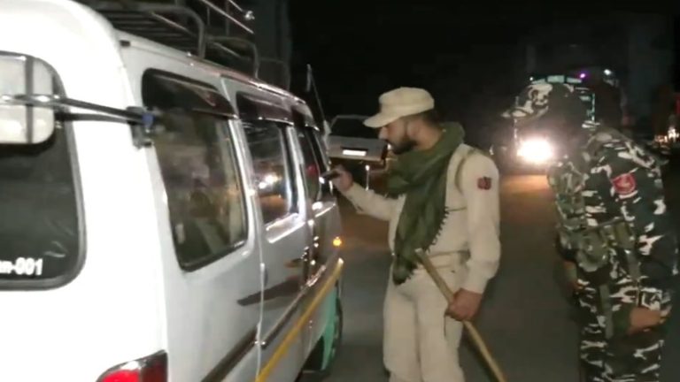 जम्मू-कश्मीर में 4 दिनों के अंदर चौथा आतंकी हमला… डोडा में सुरक्षा बलों पर फिर चली गोलियाँ: 1 जवान घायल, पूरे इलाके की घेराबंदी